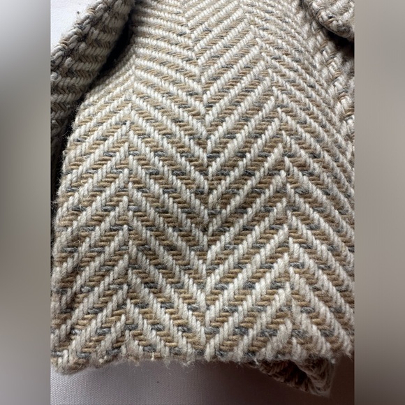 Talbots tan/cream 35% wool herringbone pattern jacket. Size 8 - Picture 6 of 8